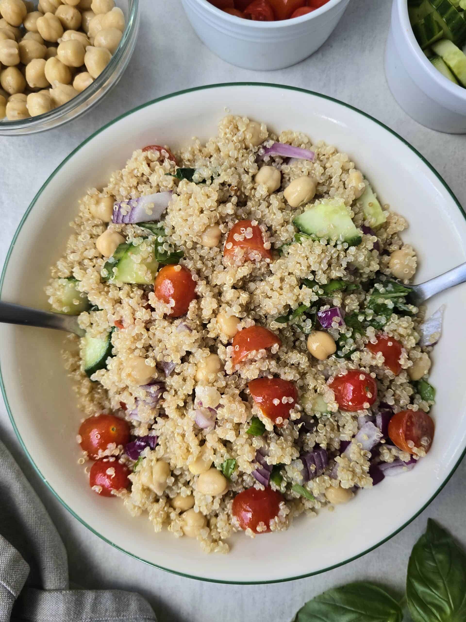 gluten free cold lunch ideas for work - 9-Quinoa Salad with Basil and Chickpeas-Chickpeas-quinoa-salad-scaled