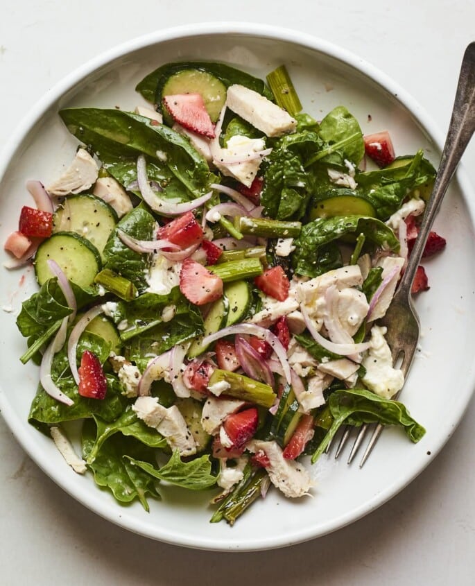 best gluten free summer salads - 7-Strawberry Spinach Salad in a Jar-strawberry-mason-jar-salad-hero-685x845